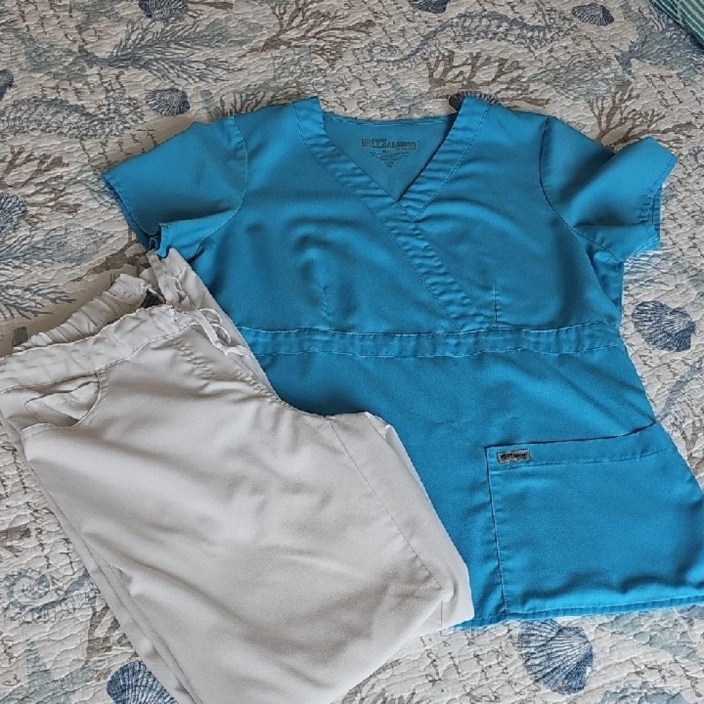 Grey's Anatomy Women's Aqua Scrub Top and White Pants Set